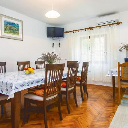 Amazing Apartment In Dugi Rat With Kitchen Exteriér fotografie