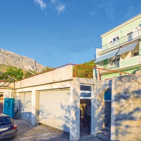 Amazing Apartment In Dugi Rat With Kitchen Exteriér fotografie