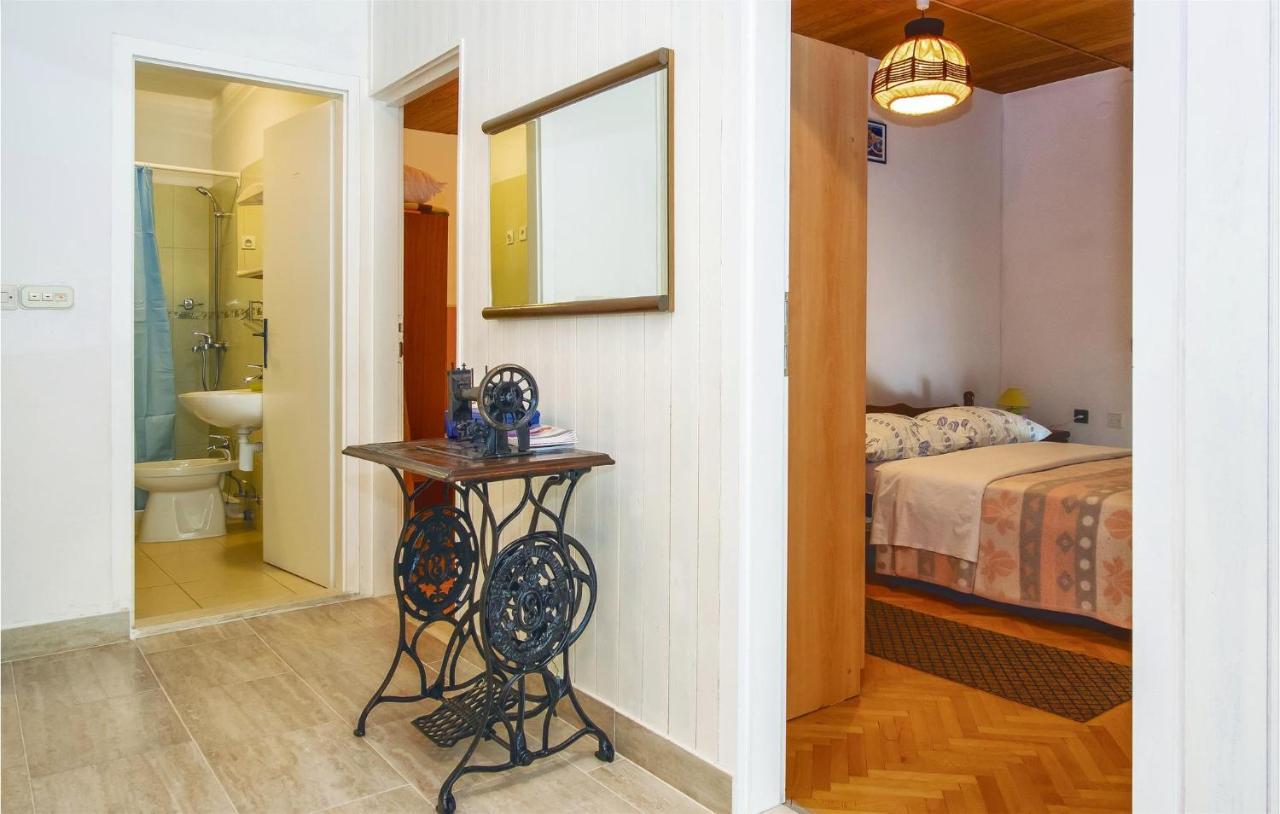 Amazing Apartment In Dugi Rat With Kitchen Exteriér fotografie